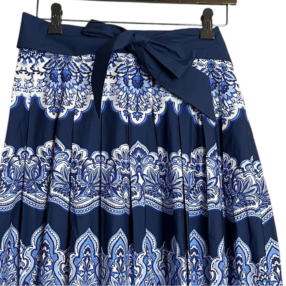 Talbots The Piper Pleated Patio Skirt in Navy and White Decorative Medallion 6 - Picture 3 of 6
